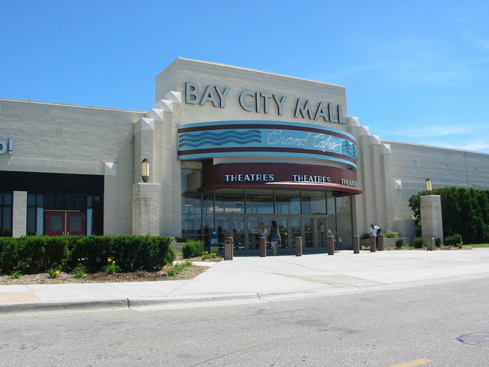 Bay City Mall (Bay City Town Center) - Entrance From 2002 (newer photo)